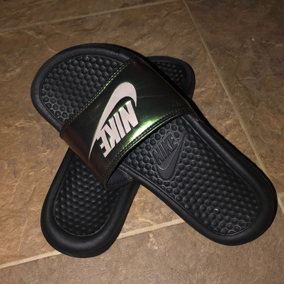 colorful nike slides // 🤎 - Picture 3 of 3